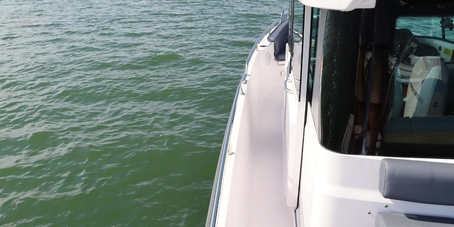Axopar 28 Cabin