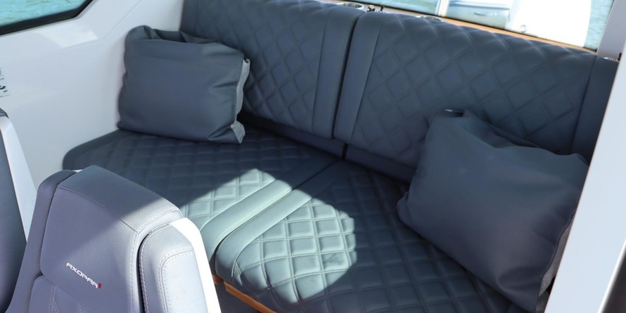 Axopar 28 Cabin