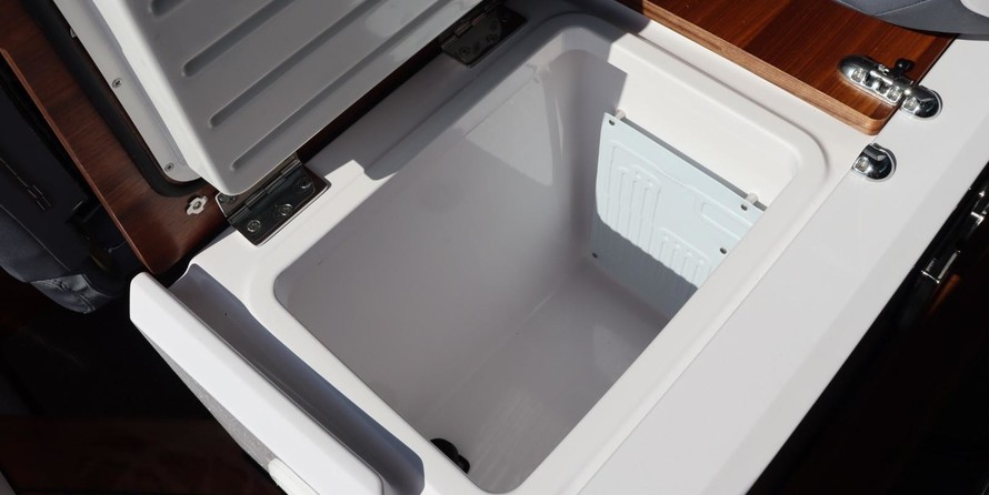 Axopar 28 Cabin