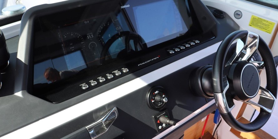 Axopar 28 Cabin