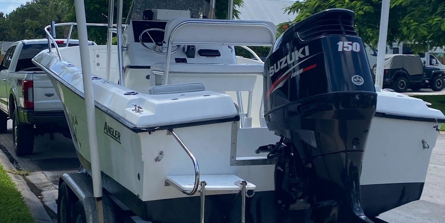 Angler Pro Boats 2900 center console