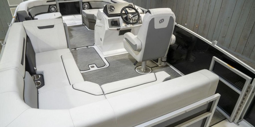 Hurricane fundeck 232