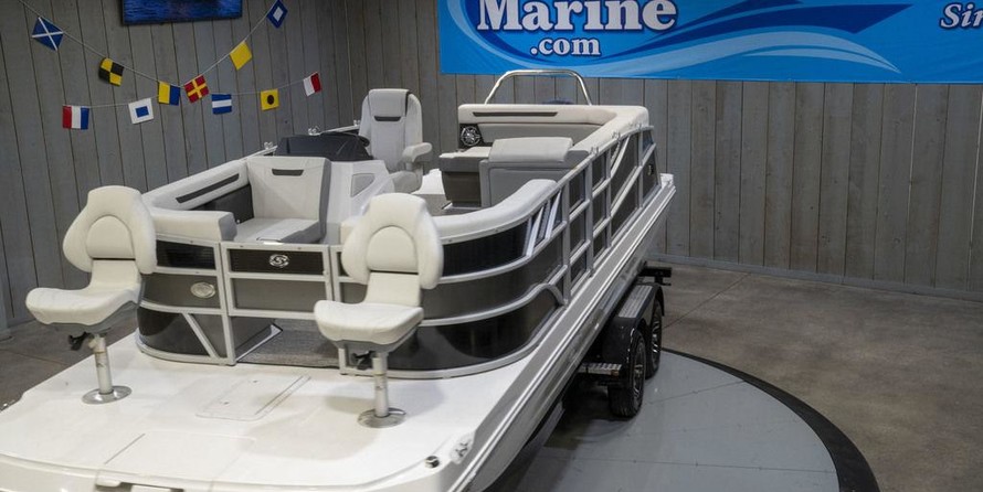 Hurricane fundeck 232