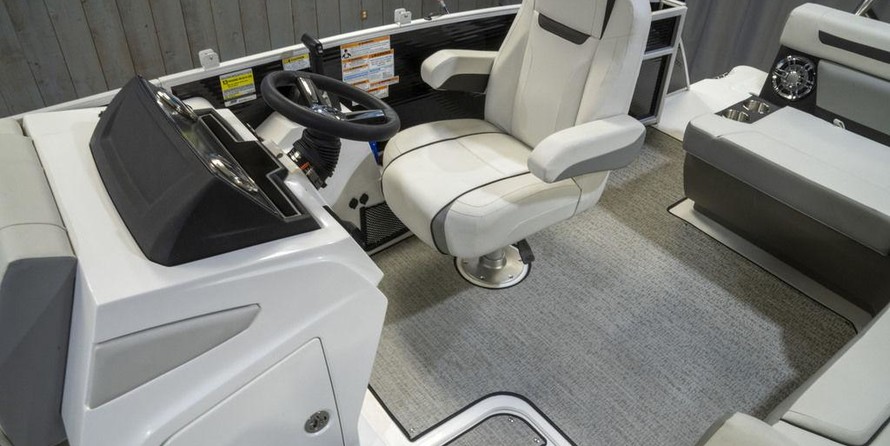 Hurricane fundeck 232