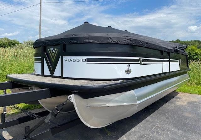 60 x 16 tri-toon passenger vessel