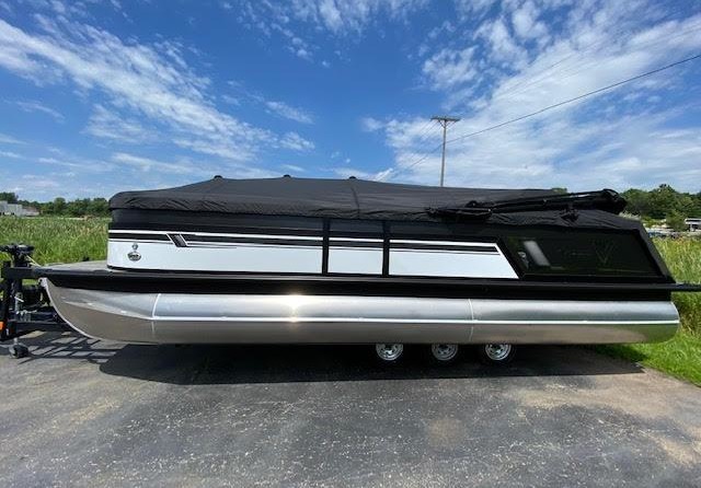 60 x 16 tri-toon passenger vessel