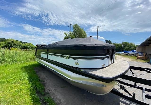 60 x 16 tri-toon passenger vessel