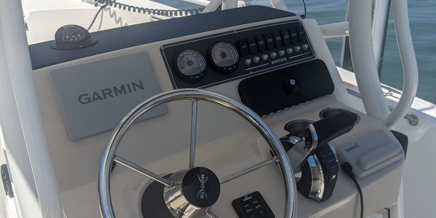 Boston Whaler 210 Montauk