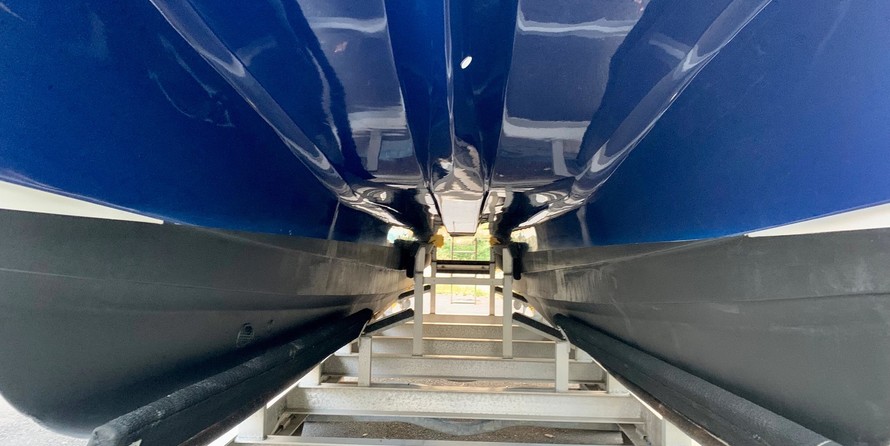 Glacier bay isle runner blue hull 2670