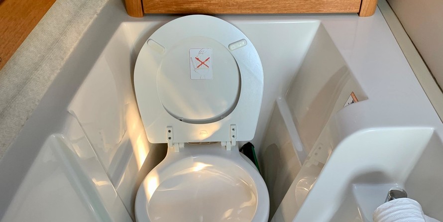 Glacier bay isle runner blue hull 2670