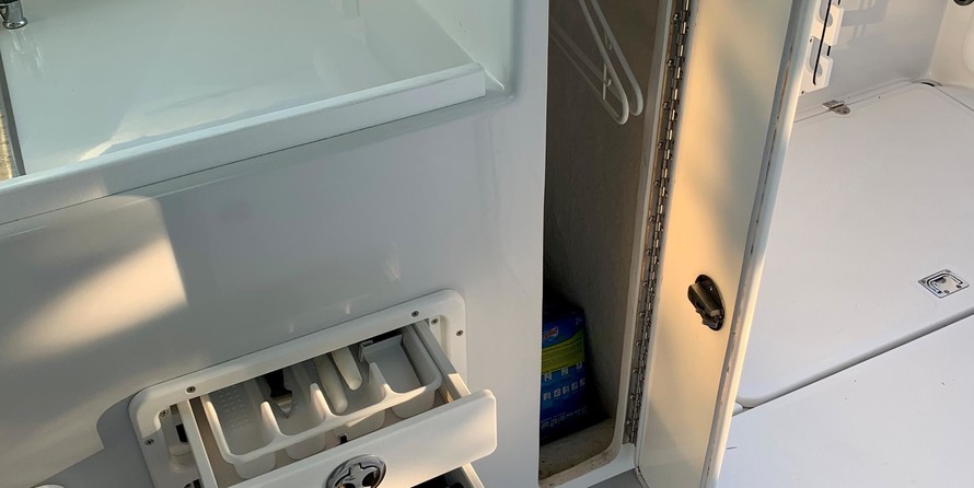 Glacier bay isle runner blue hull 2670