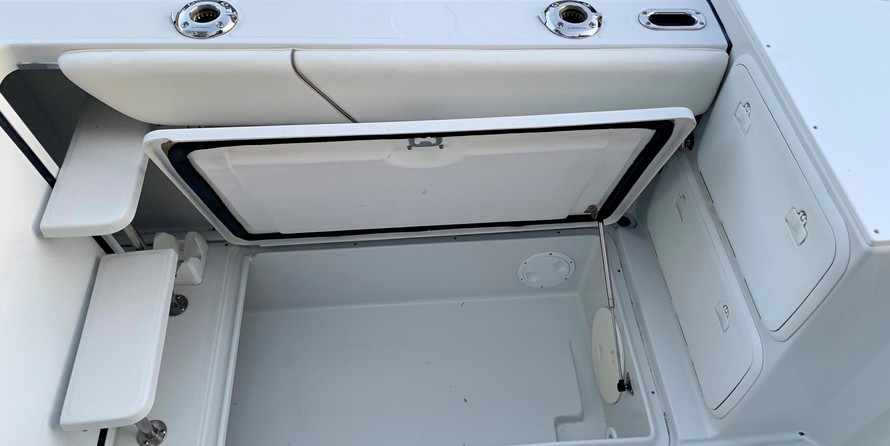 Glacier bay isle runner blue hull 2670