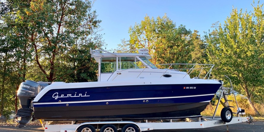 Glacier bay isle runner blue hull 2670