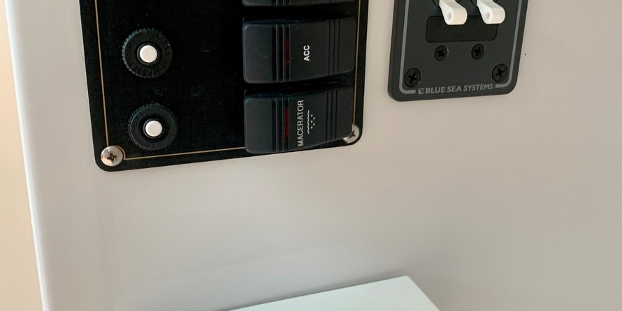 Glacier bay isle runner blue hull 2670