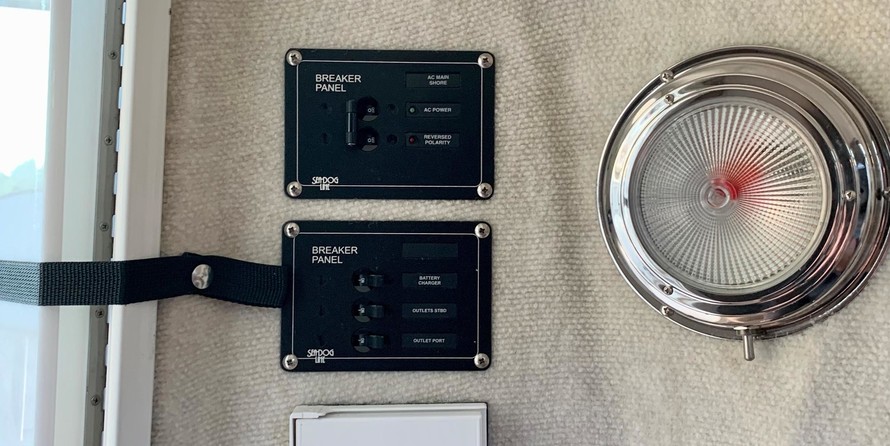 Glacier bay isle runner blue hull 2670