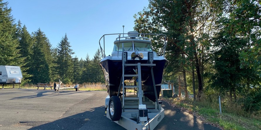 Glacier bay isle runner blue hull 2670