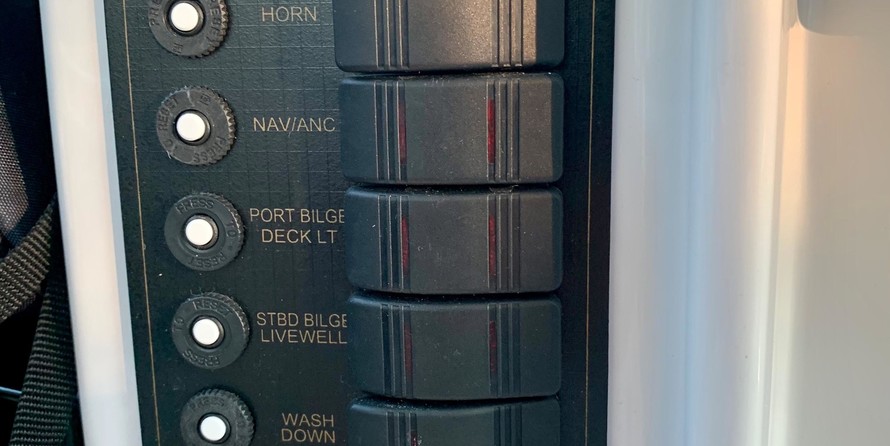 Glacier bay isle runner blue hull 2670