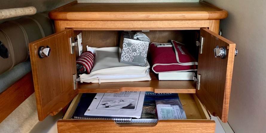 Glacier bay isle runner blue hull 2670