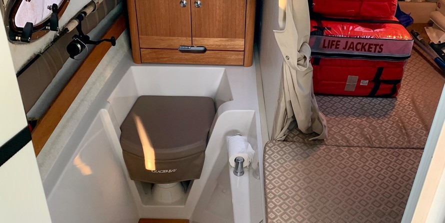 Glacier bay isle runner blue hull 2670