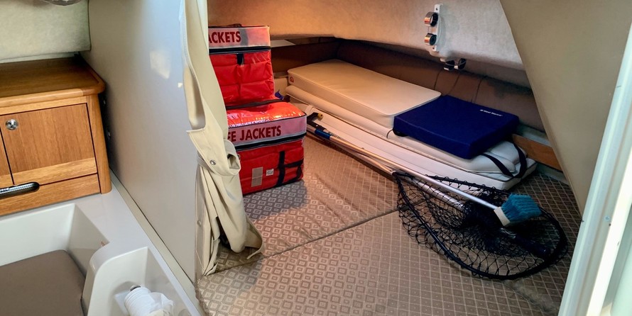 Glacier bay isle runner blue hull 2670