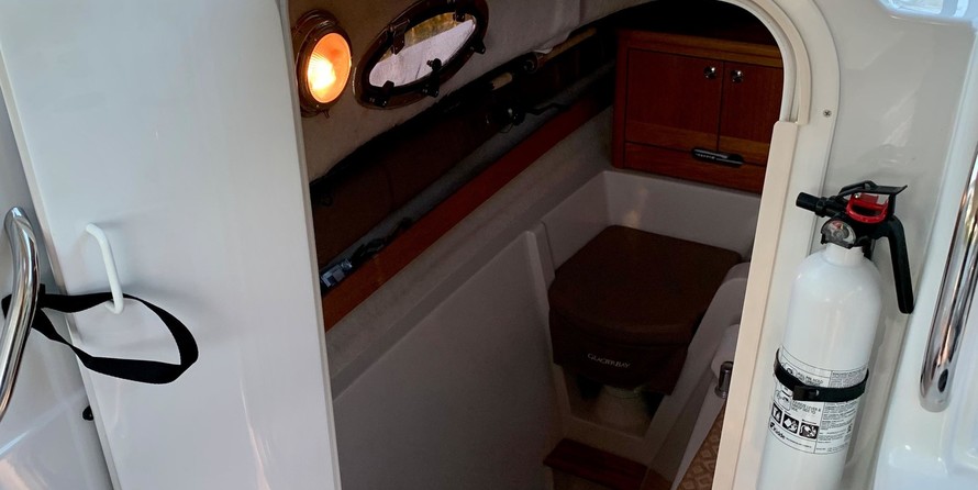 Glacier bay isle runner blue hull 2670