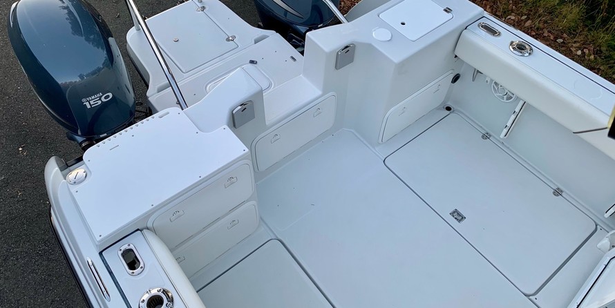 Glacier bay isle runner blue hull 2670