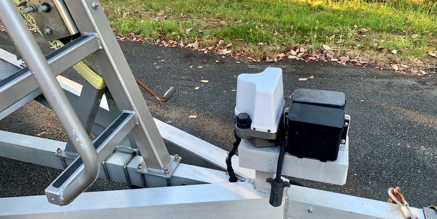 Glacier bay isle runner blue hull 2670