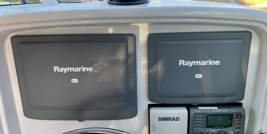 Glacier bay isle runner blue hull 2670