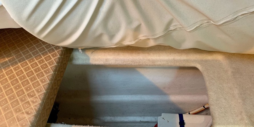 Glacier bay isle runner blue hull 2670