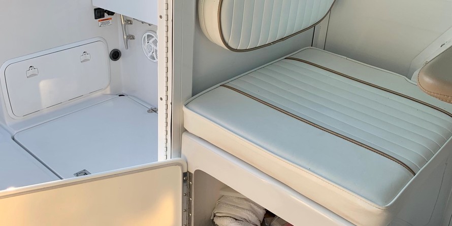 Glacier bay isle runner blue hull 2670