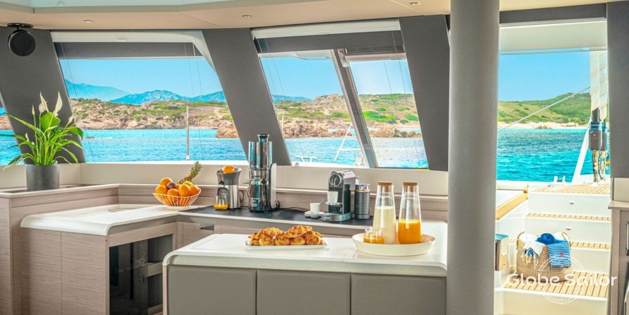 Fountaine Pajot Alegria 67
