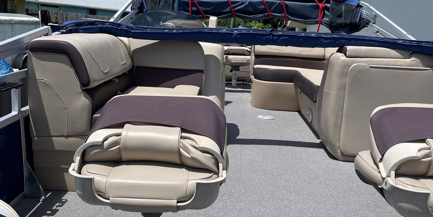 Sun Tracker Fishin Barge 22 DLX