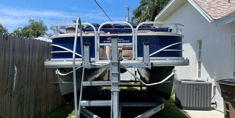 Sun Tracker Fishin Barge 22 DLX