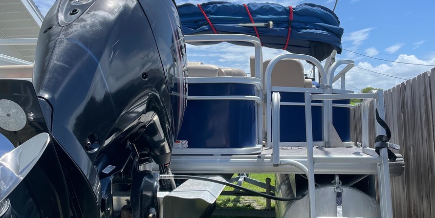 Sun Tracker Fishin Barge 22 DLX