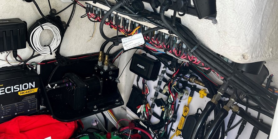 Twin vee 26 family fisherman