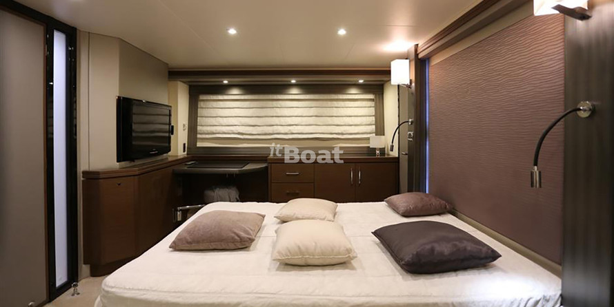 Marquis 630 Sport Yacht