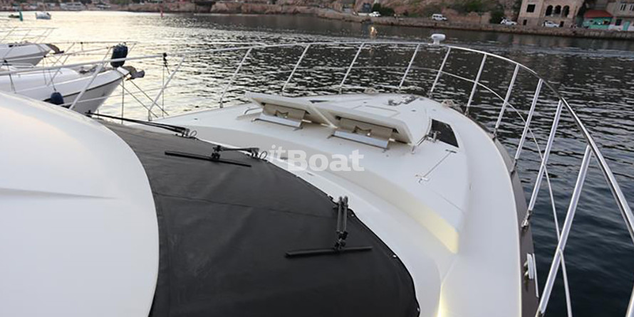 Marquis 630 Sport Yacht