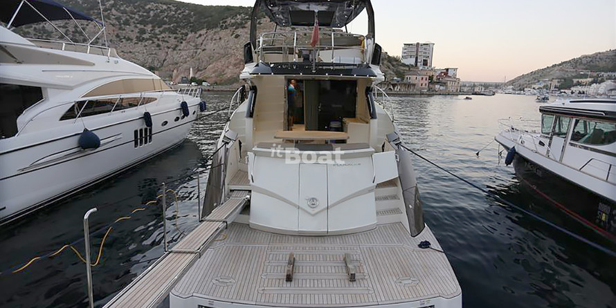 Marquis 630 Sport Yacht