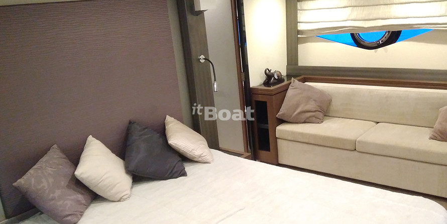 Marquis 630 Sport Yacht