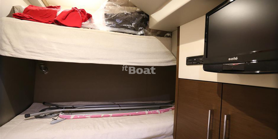 Marquis 630 Sport Yacht