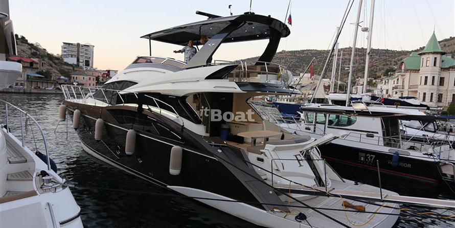 Marquis 630 Sport Yacht