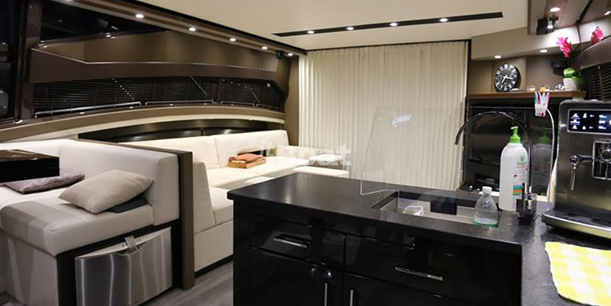 Marquis 630 Sport Yacht