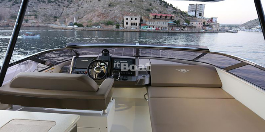 Marquis 630 Sport Yacht
