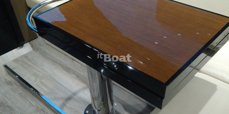 Marquis 630 Sport Yacht