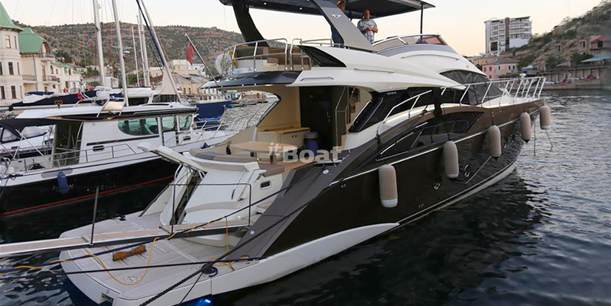 Marquis 630 Sport Yacht