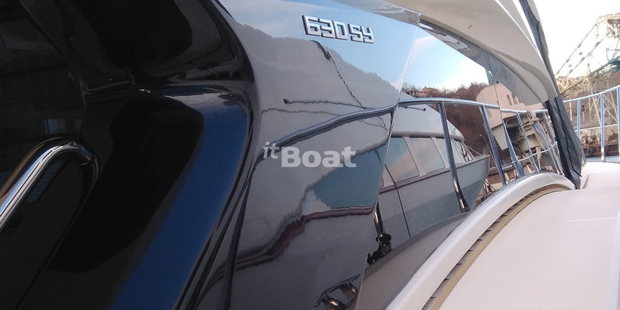 Marquis 630 Sport Yacht