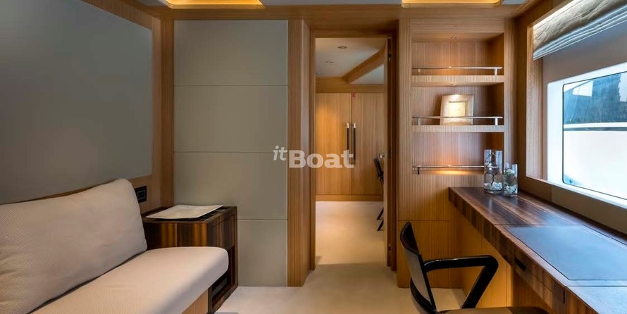Majesty Yachts 110