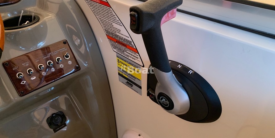 Sea ray 215 express cruiser