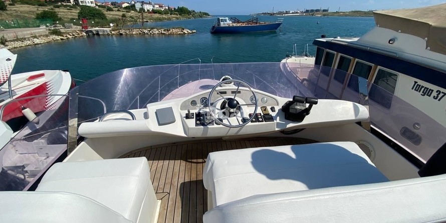 Galeon 330 Fly
