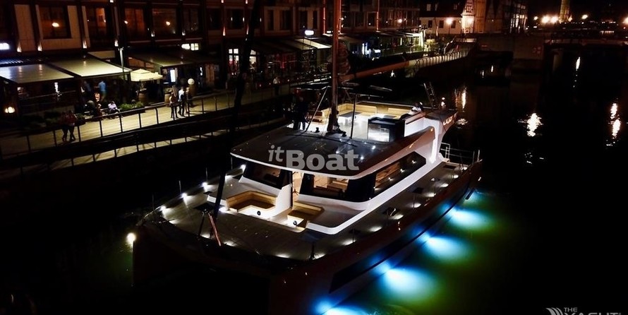 Luxury motor yacht pearl 60